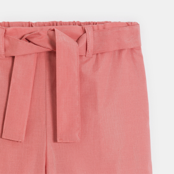 بنطال واسع بحزام للنساء.